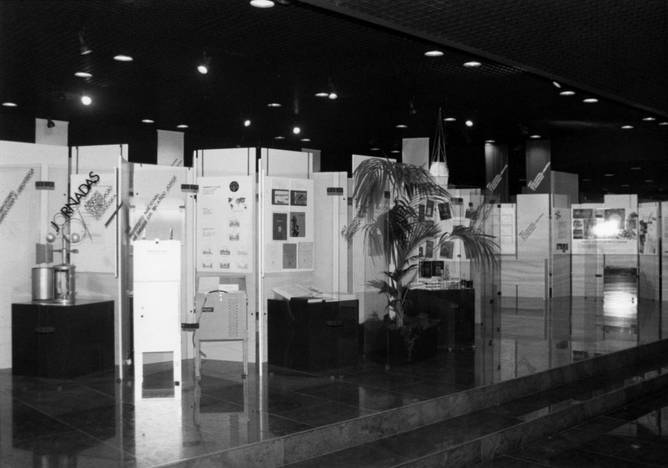 Fotografia stands exposição Jornadas 87