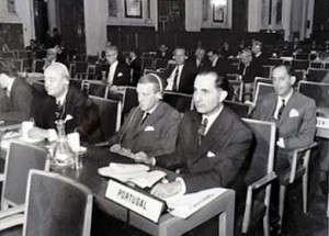 Fotografia representação portuguesa em Genebra: reunião de Governadores da Agência Internacional de Energia Atómica